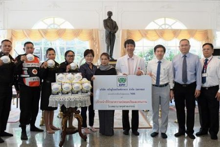 แพทยศาสตร์ จุฬาฯ รับมอบหน้ากากอนามัย N95 จาก CPF